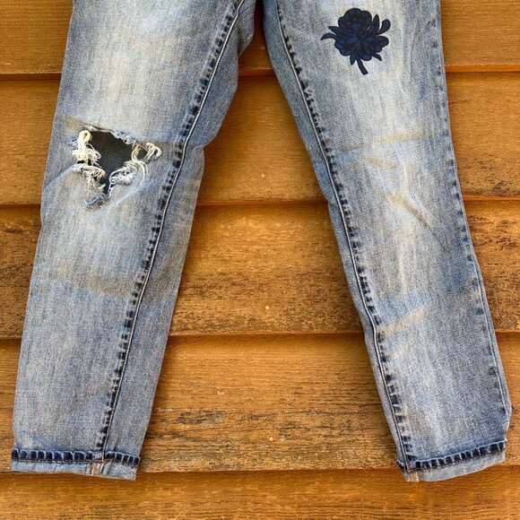 GAP Sexy Boyfriend Fit Embroidered Flowers Blue Jeans Size 6/28 - Picture 3 of 12